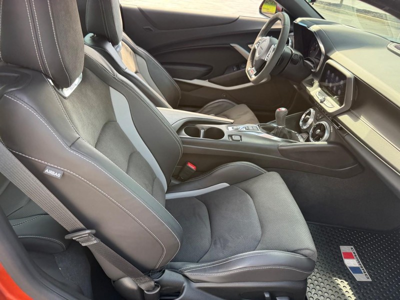 Chevrolet Camaro Vehicle Full-screen Gallery Image 10