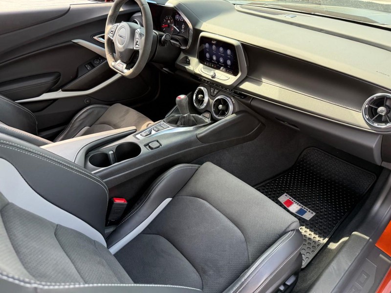 Chevrolet Camaro Vehicle Full-screen Gallery Image 11