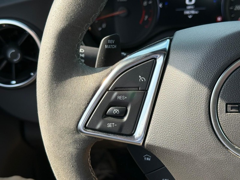 Chevrolet Camaro Vehicle Full-screen Gallery Image 14