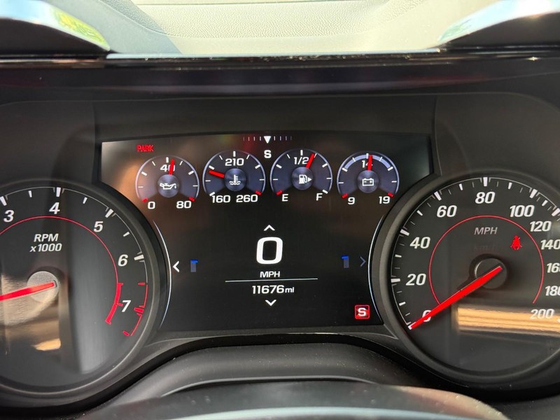 Chevrolet Camaro Vehicle Full-screen Gallery Image 16