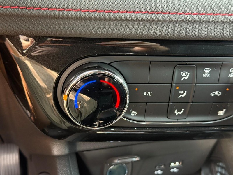Chevrolet TrailBlazer Vehicle Full-screen Gallery Image 16