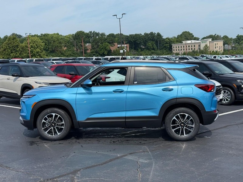 Chevrolet TrailBlazer Vehicle Full-screen Gallery Image 2