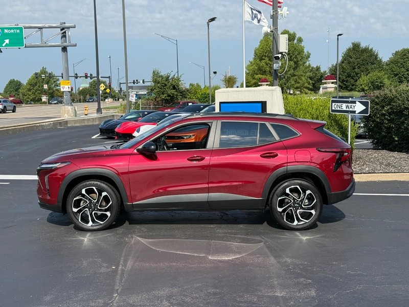 Chevrolet Trax Vehicle Full-screen Gallery Image 2