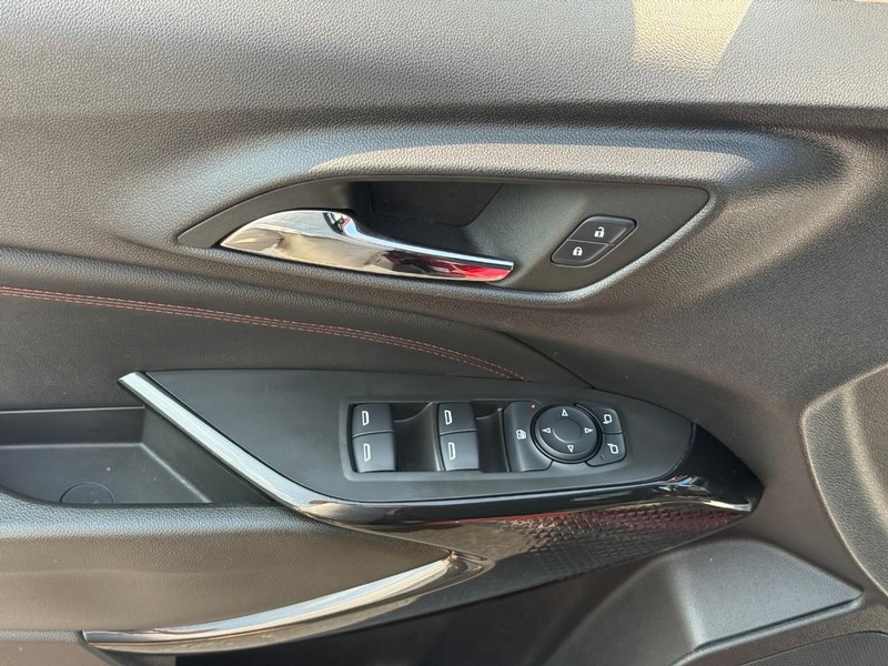 Chevrolet Trax Vehicle Full-screen Gallery Image 16