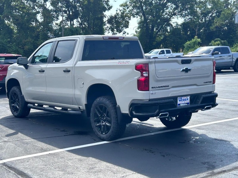 Chevrolet Silverado 1500 Vehicle Full-screen Gallery Image 3