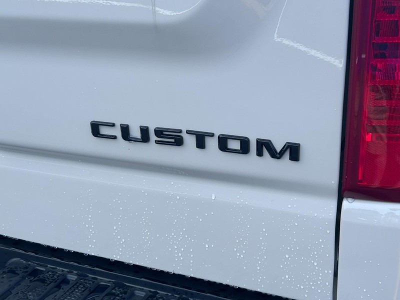 Chevrolet Silverado 1500 Vehicle Full-screen Gallery Image 4
