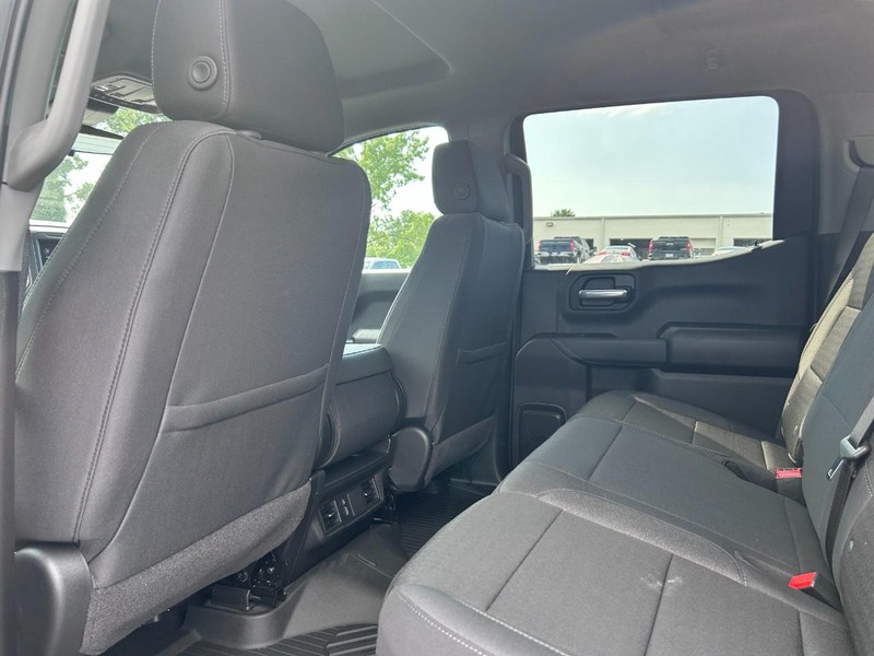 Chevrolet Silverado 1500 Vehicle Full-screen Gallery Image 6