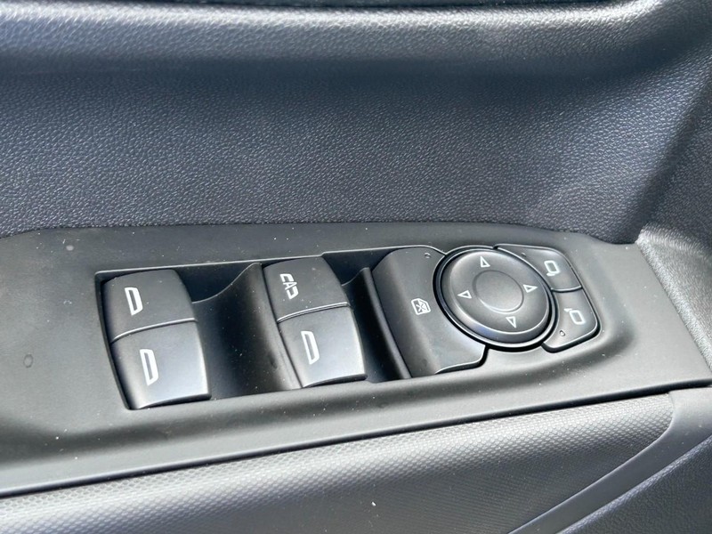 Chevrolet Silverado 1500 Vehicle Full-screen Gallery Image 10
