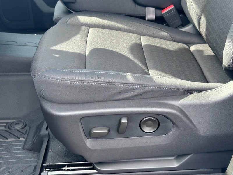 Chevrolet Silverado 1500 Vehicle Full-screen Gallery Image 11