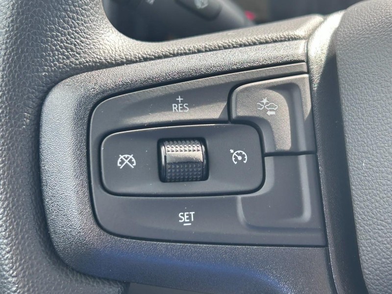 Chevrolet Silverado 1500 Vehicle Full-screen Gallery Image 13
