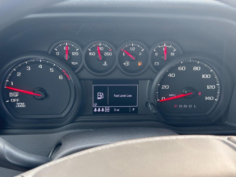 Chevrolet Silverado 1500 Vehicle Full-screen Gallery Image 15