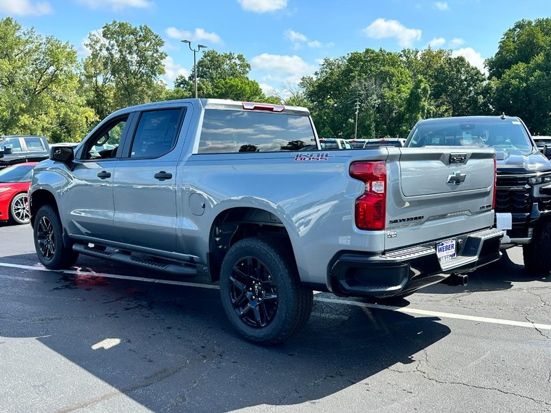 Chevrolet Silverado 1500 Vehicle Full-screen Gallery Image 3