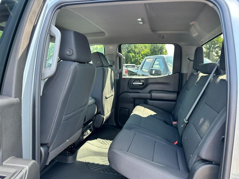 Chevrolet Silverado 1500 Vehicle Full-screen Gallery Image 4