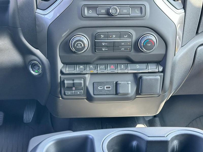 Chevrolet Silverado 1500 Vehicle Full-screen Gallery Image 8