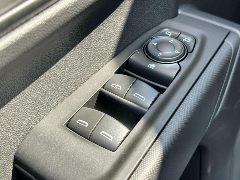 Chevrolet Silverado 1500 Vehicle Full-screen Gallery Image 9