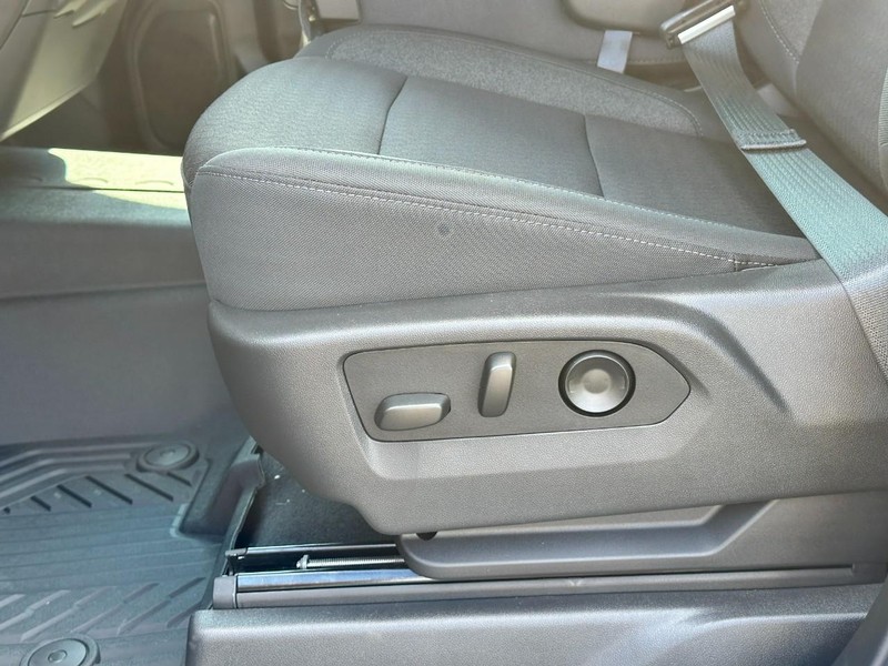 Chevrolet Silverado 1500 Vehicle Full-screen Gallery Image 10