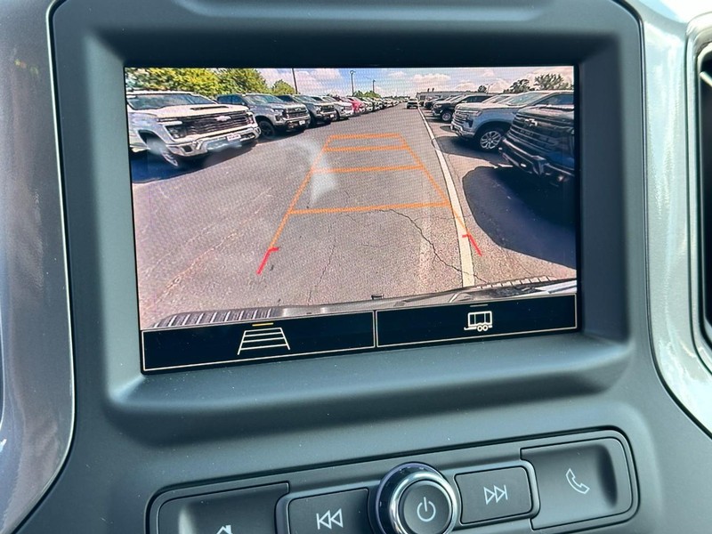 Chevrolet Silverado 1500 Vehicle Full-screen Gallery Image 12