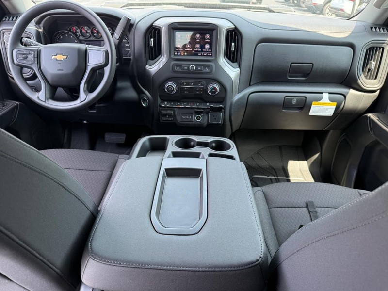 Chevrolet Silverado 2500HD Vehicle Full-screen Gallery Image 6