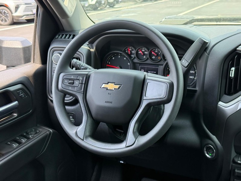 Chevrolet Silverado 2500HD Vehicle Full-screen Gallery Image 7