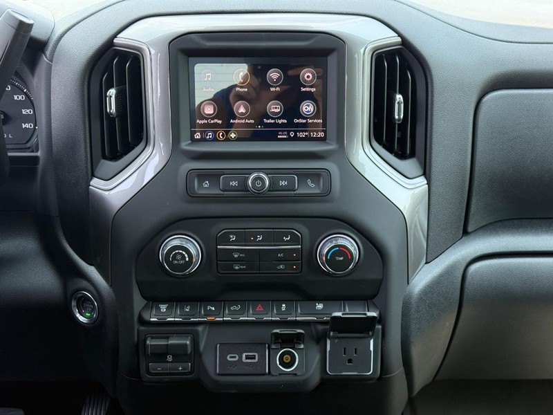 Chevrolet Silverado 2500HD Vehicle Full-screen Gallery Image 8