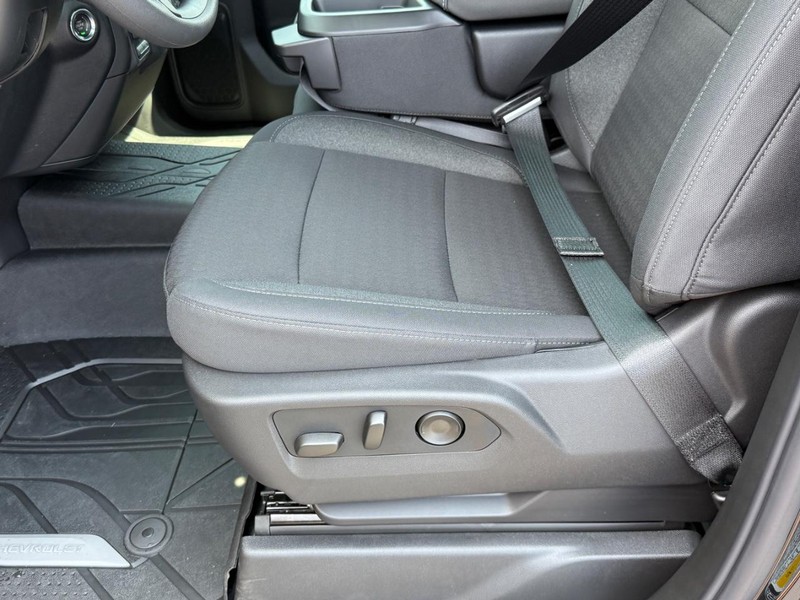 Chevrolet Silverado 2500HD Vehicle Full-screen Gallery Image 10