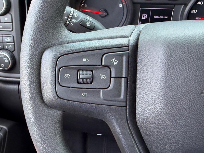 Chevrolet Silverado 2500HD Vehicle Full-screen Gallery Image 12