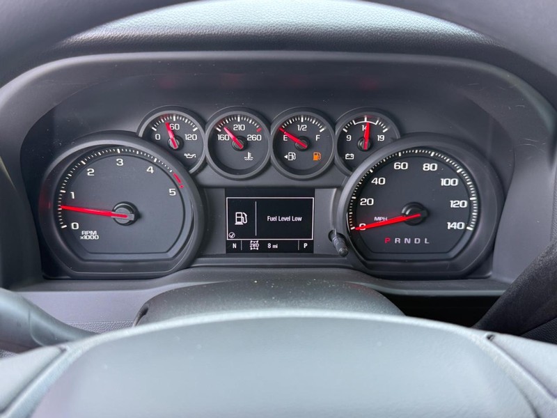 Chevrolet Silverado 2500HD Vehicle Full-screen Gallery Image 13