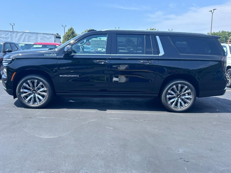 Chevrolet Suburban Vehicle Full-screen Gallery Image 2