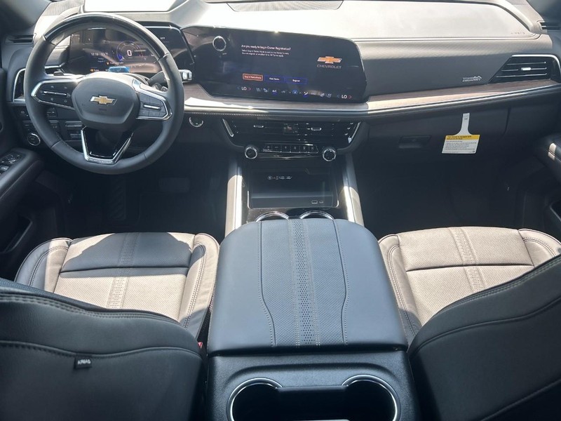 Chevrolet Suburban Vehicle Full-screen Gallery Image 9