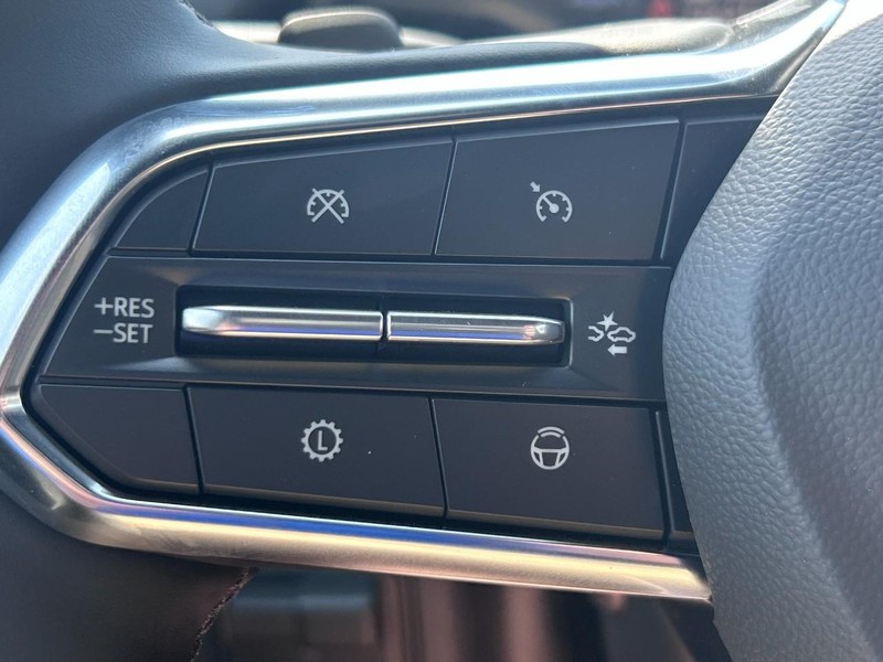 Chevrolet Suburban Vehicle Full-screen Gallery Image 16