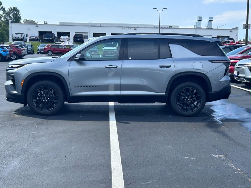 Chevrolet Traverse Vehicle Full-screen Gallery Image 2