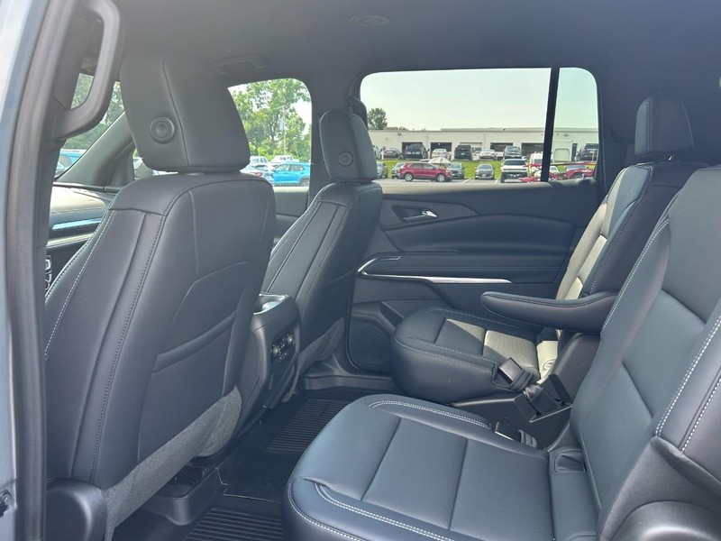 Chevrolet Traverse Vehicle Full-screen Gallery Image 6