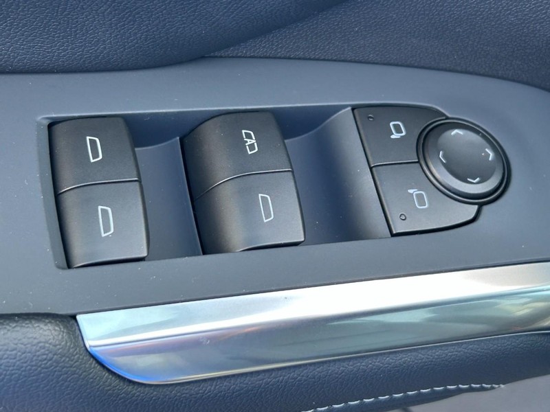 Chevrolet Traverse Vehicle Full-screen Gallery Image 12