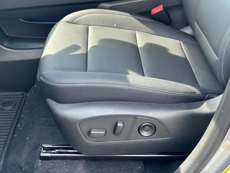 Chevrolet Traverse Vehicle Full-screen Gallery Image 13