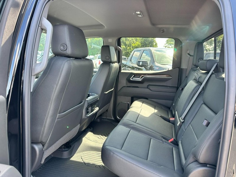 Chevrolet Silverado 1500 Vehicle Full-screen Gallery Image 4