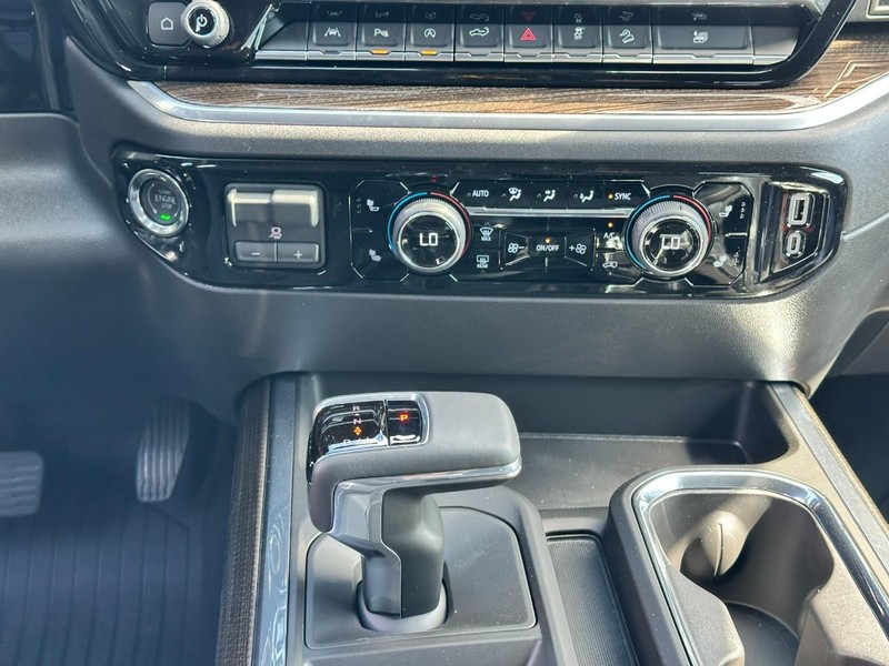 Chevrolet Silverado 1500 Vehicle Full-screen Gallery Image 8
