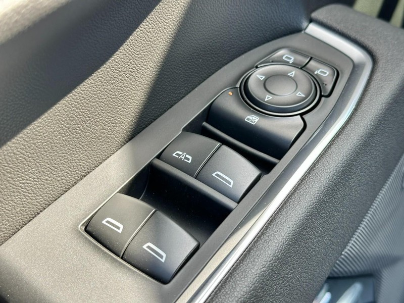 Chevrolet Silverado 1500 Vehicle Full-screen Gallery Image 9