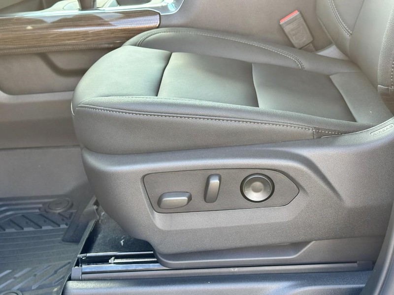 Chevrolet Silverado 1500 Vehicle Full-screen Gallery Image 10