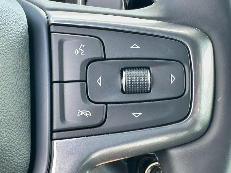 Chevrolet Silverado 1500 Vehicle Full-screen Gallery Image 12