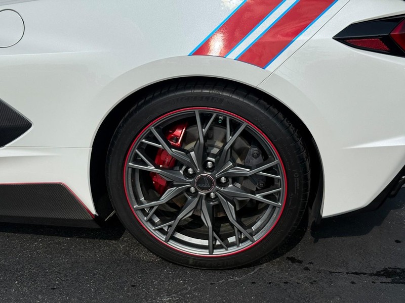 Chevrolet Corvette Vehicle Full-screen Gallery Image 4