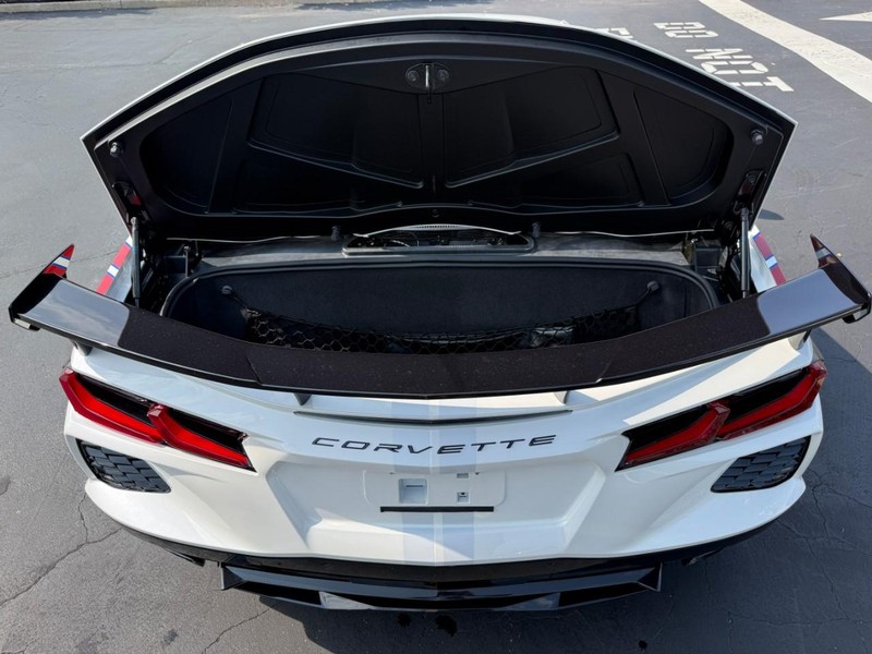Chevrolet Corvette Vehicle Full-screen Gallery Image 6