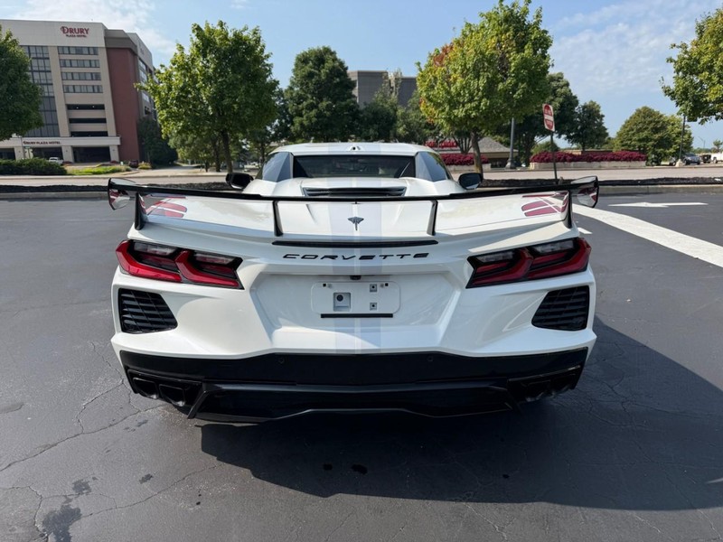 Chevrolet Corvette Vehicle Full-screen Gallery Image 7