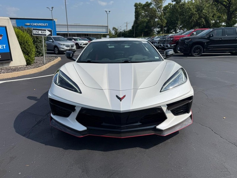 Chevrolet Corvette Vehicle Full-screen Gallery Image 10