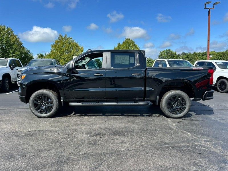 Chevrolet Silverado 1500 Vehicle Full-screen Gallery Image 2