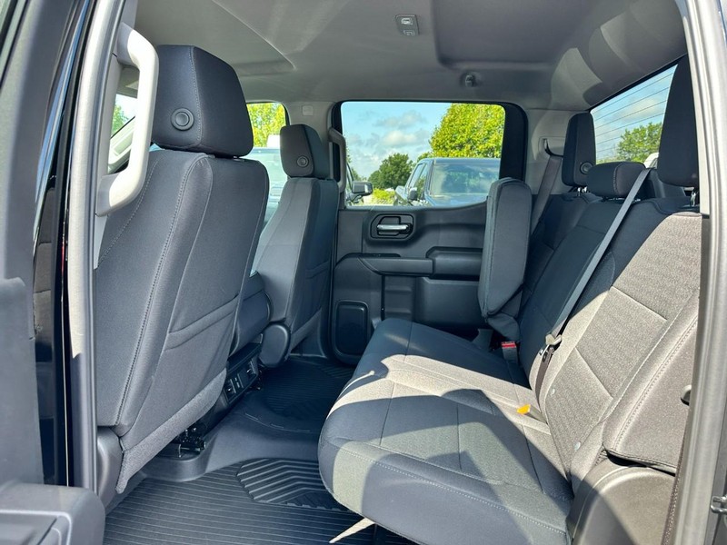 Chevrolet Silverado 1500 Vehicle Full-screen Gallery Image 4