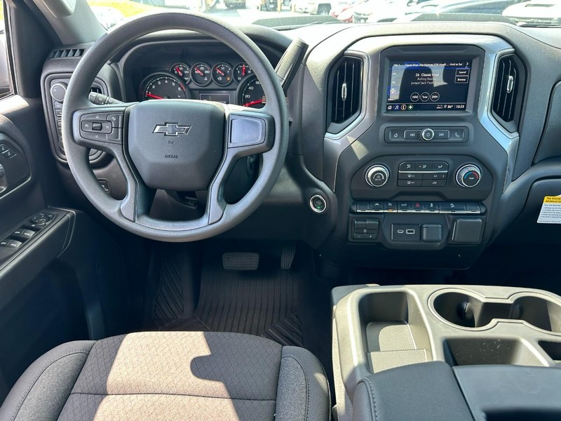 Chevrolet Silverado 1500 Vehicle Full-screen Gallery Image 5