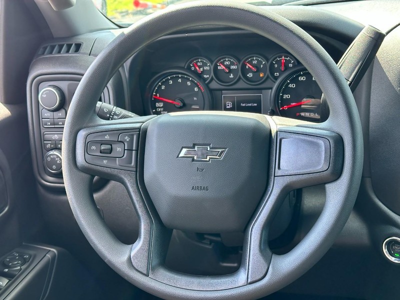 Chevrolet Silverado 1500 Vehicle Full-screen Gallery Image 6