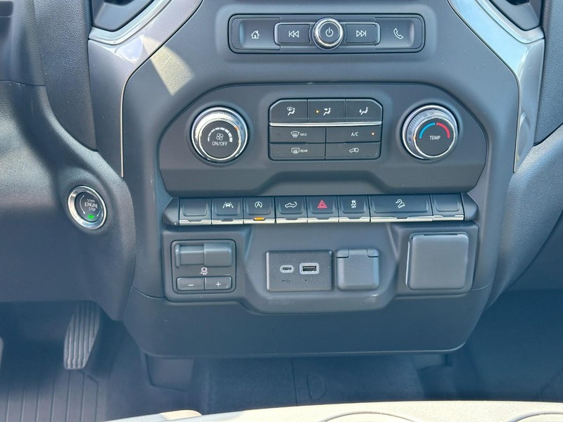 Chevrolet Silverado 1500 Vehicle Full-screen Gallery Image 8