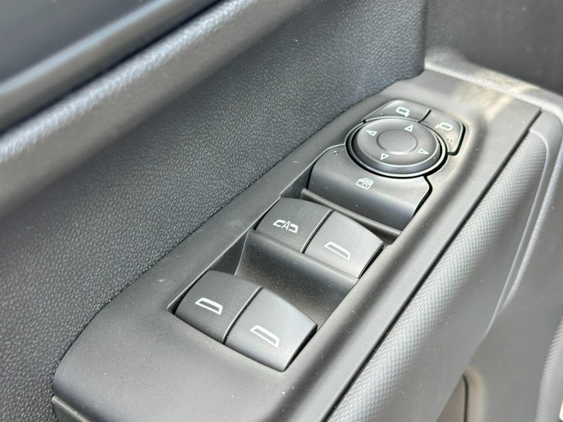 Chevrolet Silverado 1500 Vehicle Full-screen Gallery Image 9