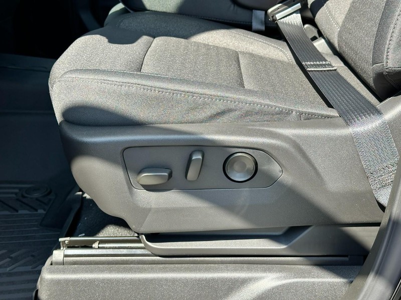 Chevrolet Silverado 1500 Vehicle Full-screen Gallery Image 10